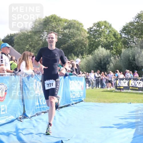 25.08.2024 - Elbe Triathlon Hamburg H.Heesch http://msf.ph/oto/6877163 25.08.2024 11:19:09 Ziel 721 meine-sportfotos.de