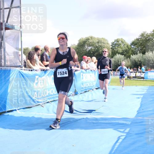 25.08.2024 - Elbe Triathlon Hamburg H.Heesch http://msf.ph/oto/6877171 25.08.2024 12:08:19 Ziel 552, 1524, 1652, 1678 meine-sportfotos.de