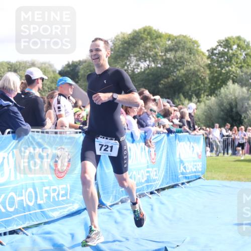 25.08.2024 - Elbe Triathlon Hamburg H.Heesch http://msf.ph/oto/6877178 25.08.2024 11:19:09 Ziel 721 meine-sportfotos.de