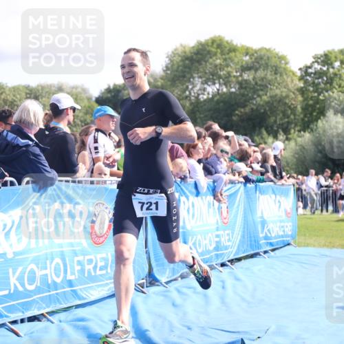 25.08.2024 - Elbe Triathlon Hamburg H.Heesch http://msf.ph/oto/6877181 25.08.2024 11:19:09 Ziel 721 meine-sportfotos.de
