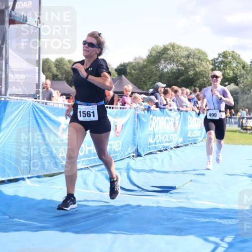 25.08.2024 - Elbe Triathlon Hamburg H.Heesch http://msf.ph/oto/6877182 25.08.2024 11:45:29 Ziel 499, 1561 meine-sportfotos.de