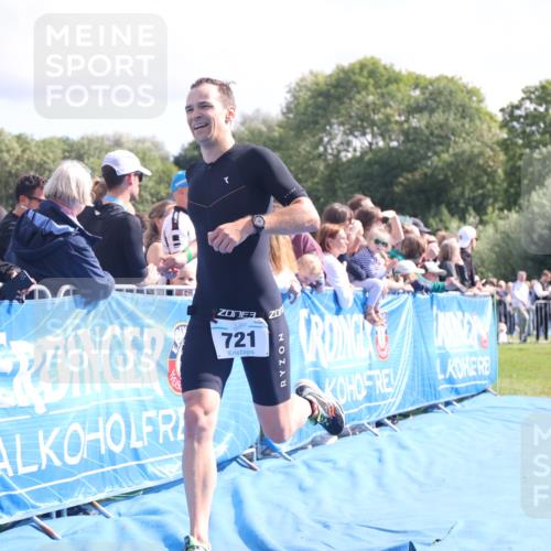 25.08.2024 - Elbe Triathlon Hamburg H.Heesch http://msf.ph/oto/6877184 25.08.2024 11:19:09 Ziel 721 meine-sportfotos.de