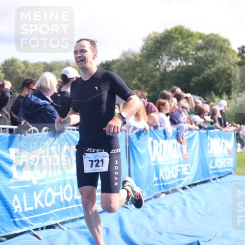 25.08.2024 - Elbe Triathlon Hamburg H.Heesch http://msf.ph/oto/6877190 25.08.2024 11:19:09 Ziel 721 meine-sportfotos.de