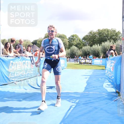 25.08.2024 - Elbe Triathlon Hamburg H.Heesch http://msf.ph/oto/6877260 25.08.2024 12:08:22 Ziel 552, 1524, 1652 meine-sportfotos.de