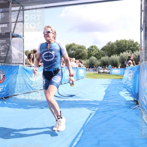 25.08.2024 - Elbe Triathlon Hamburg H.Heesch http://msf.ph/oto/6877277 25.08.2024 12:08:23 Ziel 552, 1524, 1652 meine-sportfotos.de