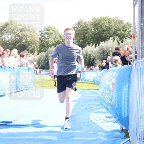 25.08.2024 - Elbe Triathlon Hamburg H.Heesch http://msf.ph/oto/6877303 25.08.2024 12:08:39 Ziel 704, 1423 meine-sportfotos.de
