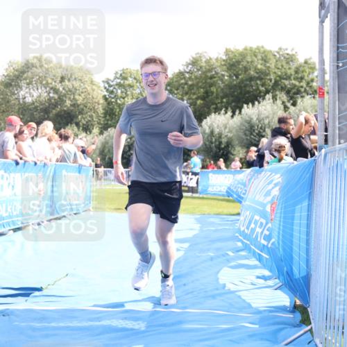 25.08.2024 - Elbe Triathlon Hamburg H.Heesch http://msf.ph/oto/6877309 25.08.2024 12:08:40 Ziel 704, 1423 meine-sportfotos.de