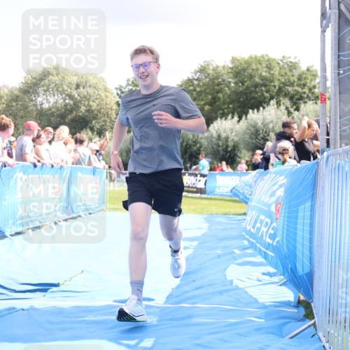 25.08.2024 - Elbe Triathlon Hamburg H.Heesch http://msf.ph/oto/6877315 25.08.2024 12:08:40 Ziel 704, 1423 meine-sportfotos.de