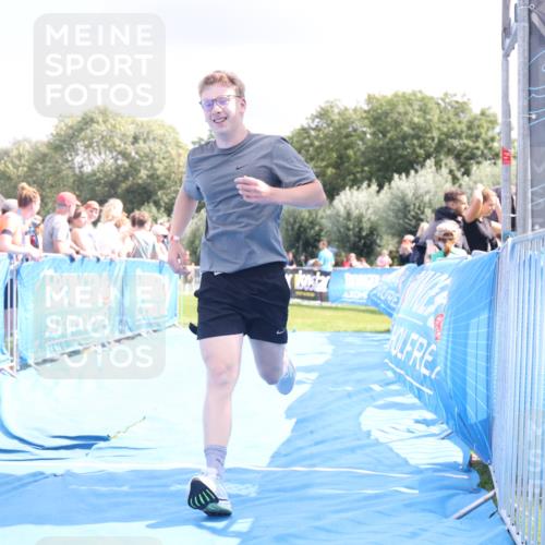 25.08.2024 - Elbe Triathlon Hamburg H.Heesch http://msf.ph/oto/6877318 25.08.2024 12:08:40 Ziel 704, 1423 meine-sportfotos.de