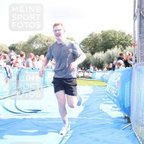 25.08.2024 - Elbe Triathlon Hamburg H.Heesch http://msf.ph/oto/6877323 25.08.2024 12:08:40 Ziel 704, 1423 meine-sportfotos.de