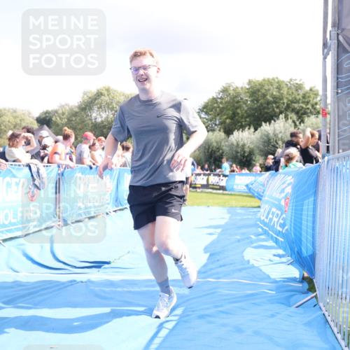 25.08.2024 - Elbe Triathlon Hamburg H.Heesch http://msf.ph/oto/6877326 25.08.2024 12:08:40 Ziel 704, 1423 meine-sportfotos.de