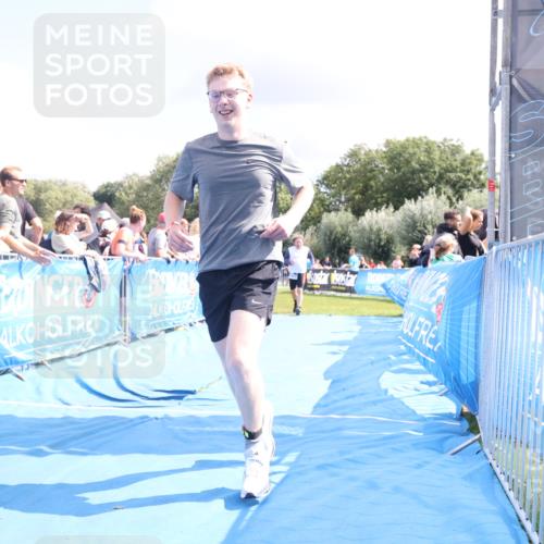 25.08.2024 - Elbe Triathlon Hamburg H.Heesch http://msf.ph/oto/6877329 25.08.2024 12:08:40 Ziel 704, 1423 meine-sportfotos.de