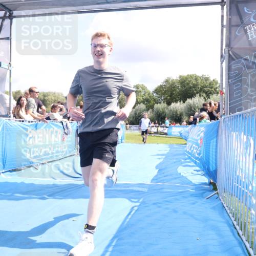 25.08.2024 - Elbe Triathlon Hamburg H.Heesch http://msf.ph/oto/6877335 25.08.2024 12:08:40 Ziel 704, 1423 meine-sportfotos.de