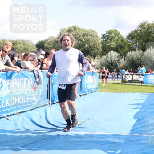 25.08.2024 - Elbe Triathlon Hamburg H.Heesch http://msf.ph/oto/6877351 25.08.2024 12:08:44 Ziel 704, 1423, 1580 meine-sportfotos.de