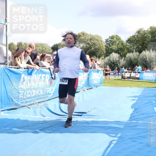 25.08.2024 - Elbe Triathlon Hamburg H.Heesch http://msf.ph/oto/6877365 25.08.2024 12:08:44 Ziel 704, 1423, 1580 meine-sportfotos.de