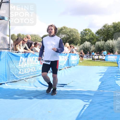 25.08.2024 - Elbe Triathlon Hamburg H.Heesch http://msf.ph/oto/6877371 25.08.2024 12:08:44 Ziel 704, 1423, 1580 meine-sportfotos.de