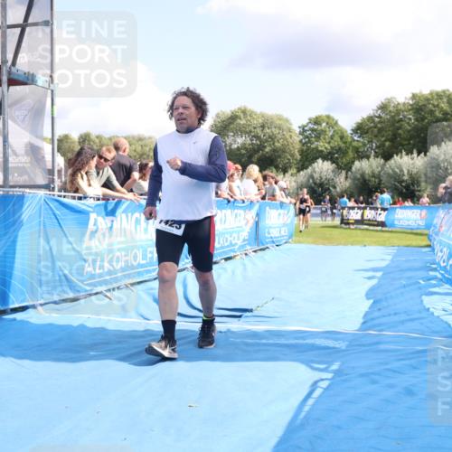 25.08.2024 - Elbe Triathlon Hamburg H.Heesch http://msf.ph/oto/6877377 25.08.2024 12:08:45 Ziel 704, 1423, 1580 meine-sportfotos.de