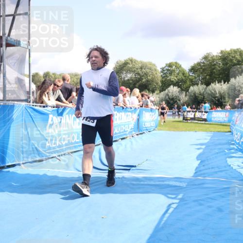 25.08.2024 - Elbe Triathlon Hamburg H.Heesch http://msf.ph/oto/6877381 25.08.2024 12:08:45 Ziel 704, 1423, 1580 meine-sportfotos.de