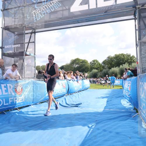 25.08.2024 - Elbe Triathlon Hamburg H.Heesch http://msf.ph/oto/6877383 25.08.2024 11:19:38 Ziel 435, 569 meine-sportfotos.de