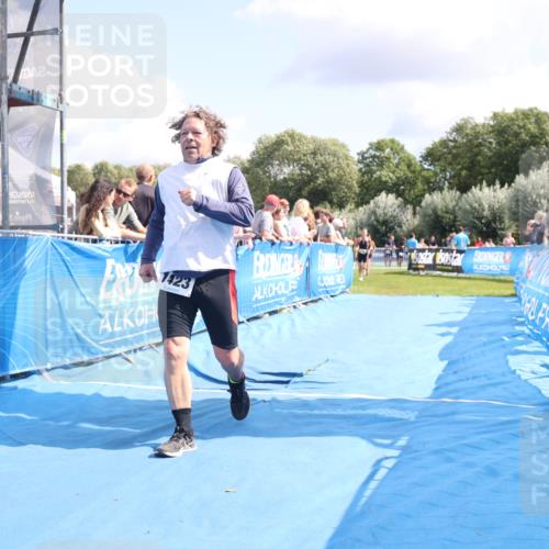 25.08.2024 - Elbe Triathlon Hamburg H.Heesch http://msf.ph/oto/6877388 25.08.2024 12:08:45 Ziel 704, 1423, 1580 meine-sportfotos.de