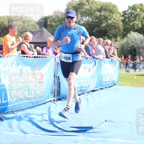 25.08.2024 - Elbe Triathlon Hamburg H.Heesch http://msf.ph/oto/6877408 25.08.2024 11:46:05 Ziel 1458 meine-sportfotos.de