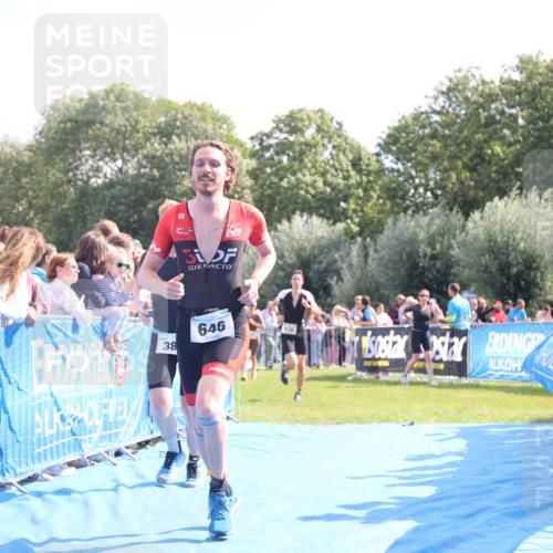 25.08.2024 - Elbe Triathlon Hamburg H.Heesch http://msf.ph/oto/6877418 25.08.2024 11:19:54 Ziel 388, 570, 646 meine-sportfotos.de