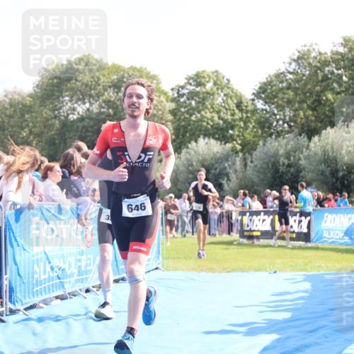 25.08.2024 - Elbe Triathlon Hamburg H.Heesch http://msf.ph/oto/6877424 25.08.2024 11:19:55 Ziel 388, 570, 646 meine-sportfotos.de