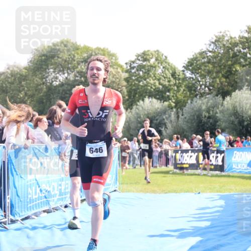 25.08.2024 - Elbe Triathlon Hamburg H.Heesch http://msf.ph/oto/6877427 25.08.2024 11:19:55 Ziel 388, 570, 646 meine-sportfotos.de