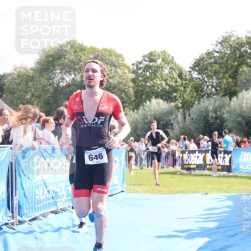 25.08.2024 - Elbe Triathlon Hamburg H.Heesch http://msf.ph/oto/6877433 25.08.2024 11:19:55 Ziel 388, 570, 646 meine-sportfotos.de