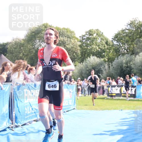 25.08.2024 - Elbe Triathlon Hamburg H.Heesch http://msf.ph/oto/6877439 25.08.2024 11:19:55 Ziel 388, 570, 646 meine-sportfotos.de