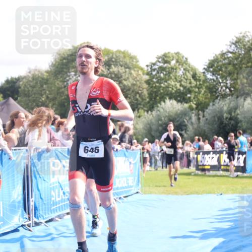 25.08.2024 - Elbe Triathlon Hamburg H.Heesch http://msf.ph/oto/6877442 25.08.2024 11:19:55 Ziel 388, 570, 646 meine-sportfotos.de