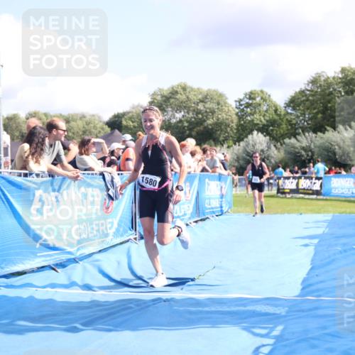 25.08.2024 - Elbe Triathlon Hamburg H.Heesch http://msf.ph/oto/6877443 25.08.2024 12:08:50 Ziel 551, 1423, 1580 meine-sportfotos.de