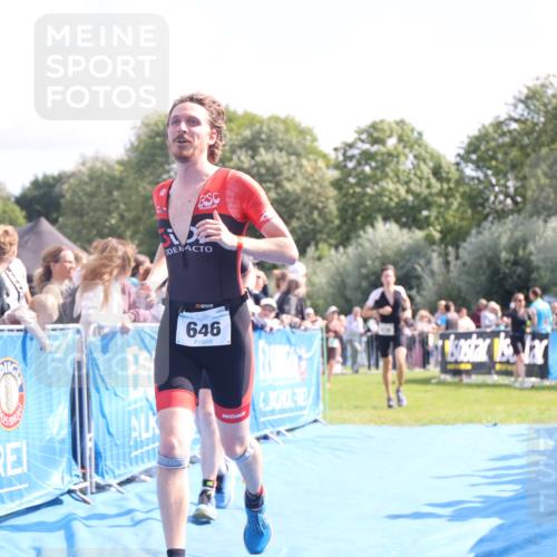 25.08.2024 - Elbe Triathlon Hamburg H.Heesch http://msf.ph/oto/6877444 25.08.2024 11:19:55 Ziel 388, 570, 646 meine-sportfotos.de
