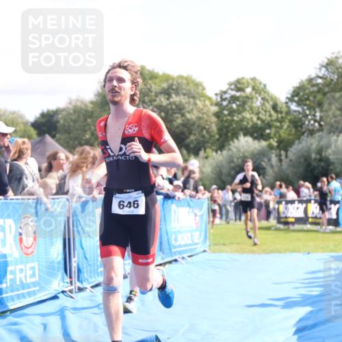 25.08.2024 - Elbe Triathlon Hamburg H.Heesch http://msf.ph/oto/6877447 25.08.2024 11:19:55 Ziel 388, 570, 646 meine-sportfotos.de