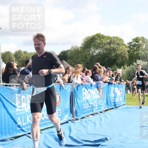 25.08.2024 - Elbe Triathlon Hamburg H.Heesch http://msf.ph/oto/6877450 25.08.2024 11:19:56 Ziel 388, 570, 646 meine-sportfotos.de
