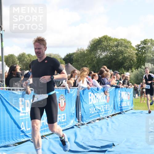 25.08.2024 - Elbe Triathlon Hamburg H.Heesch http://msf.ph/oto/6877453 25.08.2024 11:19:56 Ziel 388, 570, 646 meine-sportfotos.de