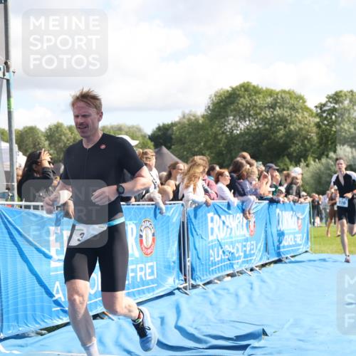 25.08.2024 - Elbe Triathlon Hamburg H.Heesch http://msf.ph/oto/6877456 25.08.2024 11:19:56 Ziel 388, 570, 646 meine-sportfotos.de