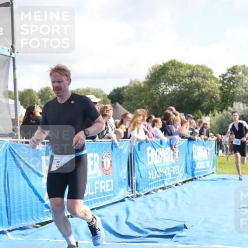 25.08.2024 - Elbe Triathlon Hamburg H.Heesch http://msf.ph/oto/6877459 25.08.2024 11:19:56 Ziel 388, 570, 646 meine-sportfotos.de