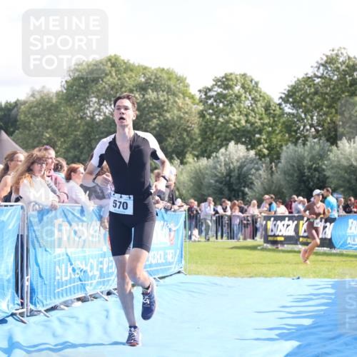 25.08.2024 - Elbe Triathlon Hamburg H.Heesch http://msf.ph/oto/6877478 25.08.2024 11:19:58 Ziel 388, 570, 646 meine-sportfotos.de