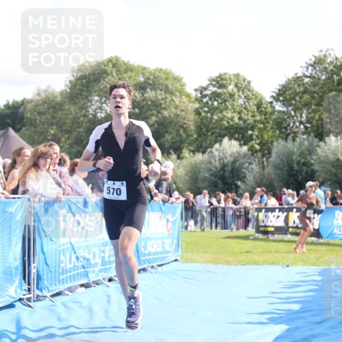 25.08.2024 - Elbe Triathlon Hamburg H.Heesch http://msf.ph/oto/6877481 25.08.2024 11:19:58 Ziel 388, 570, 646 meine-sportfotos.de