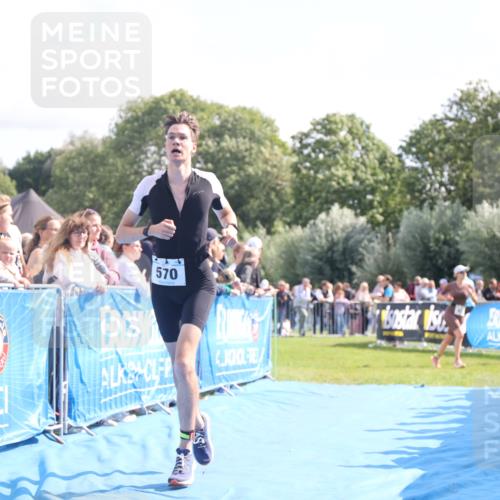 25.08.2024 - Elbe Triathlon Hamburg H.Heesch http://msf.ph/oto/6877484 25.08.2024 11:19:58 Ziel 388, 570, 646 meine-sportfotos.de