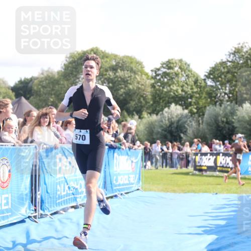 25.08.2024 - Elbe Triathlon Hamburg H.Heesch http://msf.ph/oto/6877489 25.08.2024 11:19:58 Ziel 388, 570, 646 meine-sportfotos.de