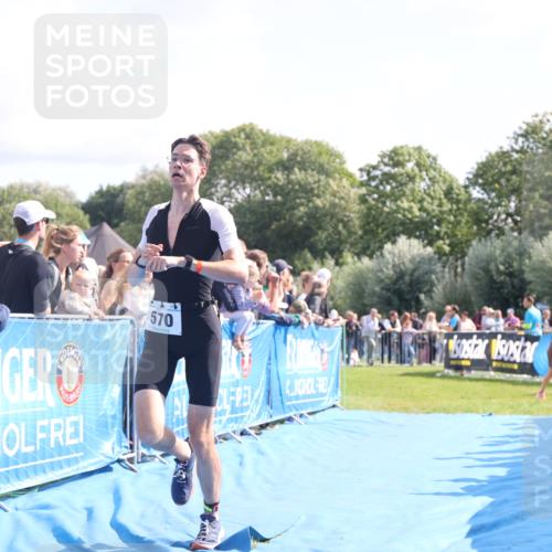 25.08.2024 - Elbe Triathlon Hamburg H.Heesch http://msf.ph/oto/6877499 25.08.2024 11:19:58 Ziel 388, 570, 646 meine-sportfotos.de