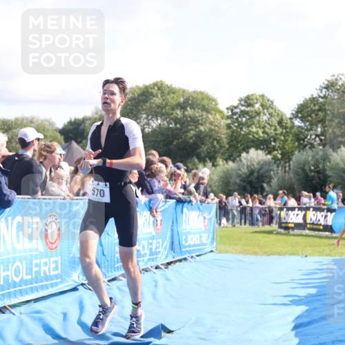 25.08.2024 - Elbe Triathlon Hamburg H.Heesch http://msf.ph/oto/6877502 25.08.2024 11:19:58 Ziel 388, 570, 646 meine-sportfotos.de