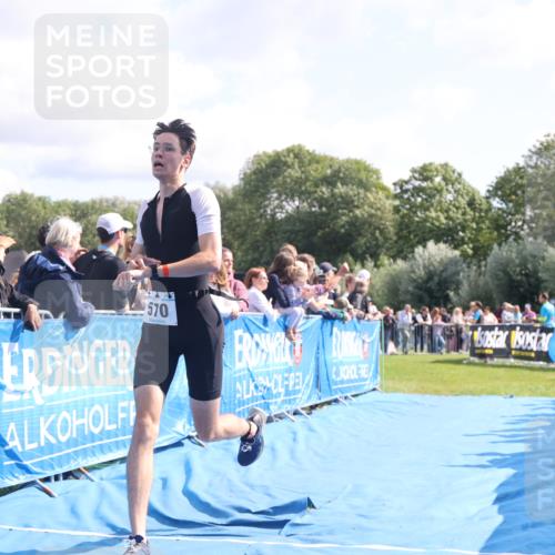 25.08.2024 - Elbe Triathlon Hamburg H.Heesch http://msf.ph/oto/6877512 25.08.2024 11:19:58 Ziel 388, 570, 646 meine-sportfotos.de
