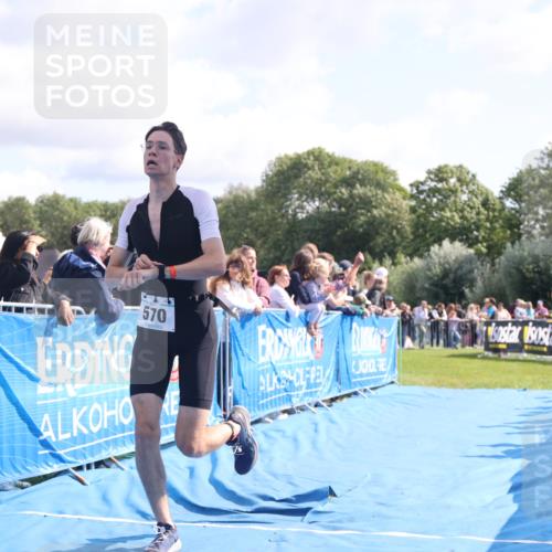 25.08.2024 - Elbe Triathlon Hamburg H.Heesch http://msf.ph/oto/6877518 25.08.2024 11:19:58 Ziel 388, 570, 646 meine-sportfotos.de