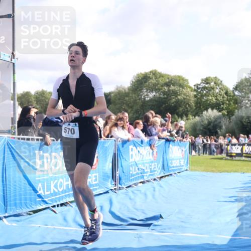 25.08.2024 - Elbe Triathlon Hamburg H.Heesch http://msf.ph/oto/6877526 25.08.2024 11:19:59 Ziel 388, 570, 646 meine-sportfotos.de