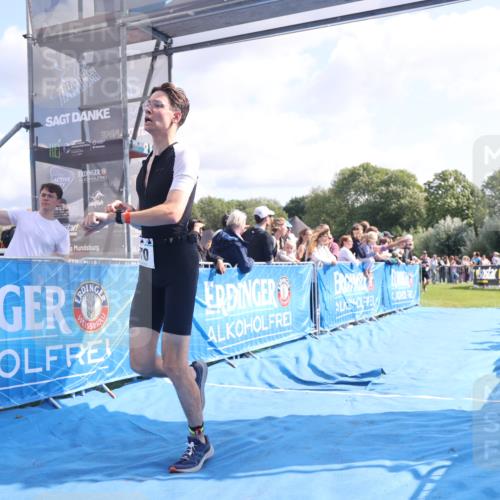 25.08.2024 - Elbe Triathlon Hamburg H.Heesch http://msf.ph/oto/6877544 25.08.2024 11:19:59 Ziel 388, 570, 646 meine-sportfotos.de
