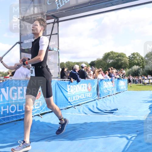 25.08.2024 - Elbe Triathlon Hamburg H.Heesch http://msf.ph/oto/6877551 25.08.2024 11:19:59 Ziel 388, 570, 646 meine-sportfotos.de