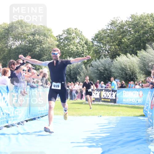 25.08.2024 - Elbe Triathlon Hamburg H.Heesch http://msf.ph/oto/6877563 25.08.2024 11:20:08 Ziel 619, 793 meine-sportfotos.de